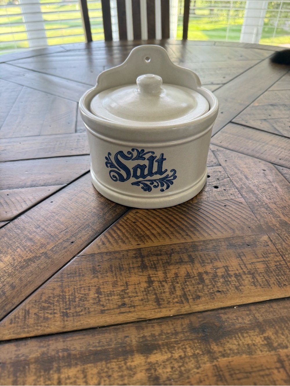 Pfaltzgraff Yorktowne Cream & Blue Wall Mount Salt Crock Box With Lid